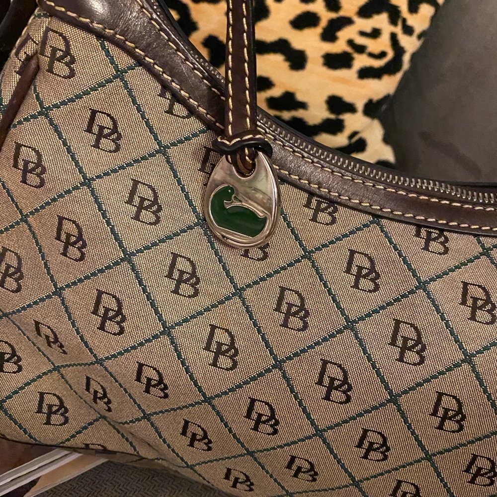 SOLD Vintage Dooney and Bourke shoulder bag - Picture 4 of 12
